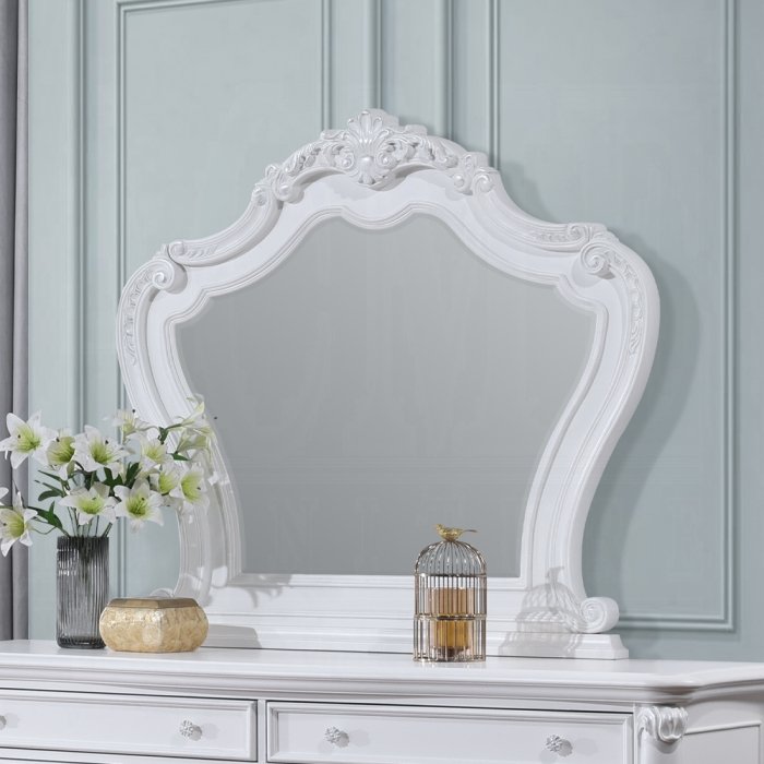 Latisha Mirror